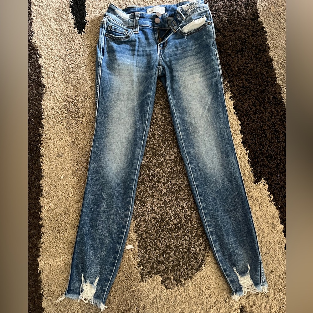 Buckle skinny jeans